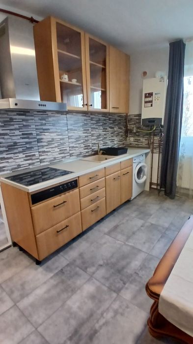 Inchiriez apartament