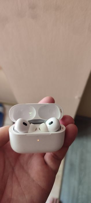 Buna ziua vând airpods pro 3  originale folosite livrare personala in Brăila