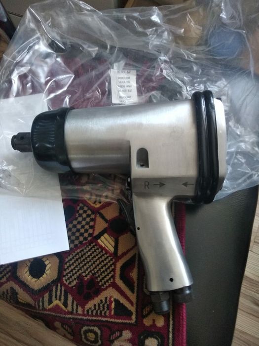 Продам Пневмогайковерт