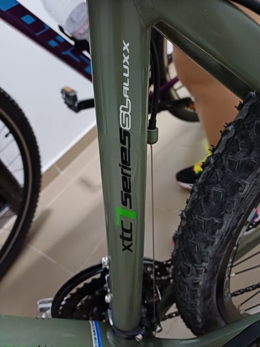 Vând bicicleta giant