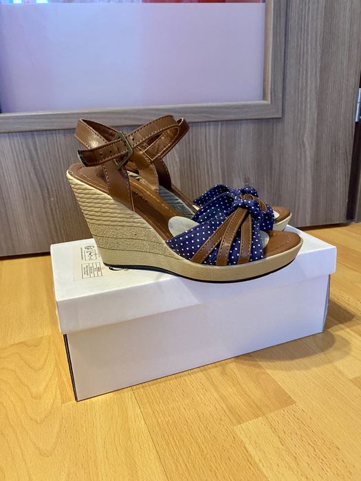 Sandale cu talpa ortopedica