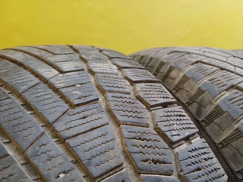 Шины 215/70 R16 Continental комплект.