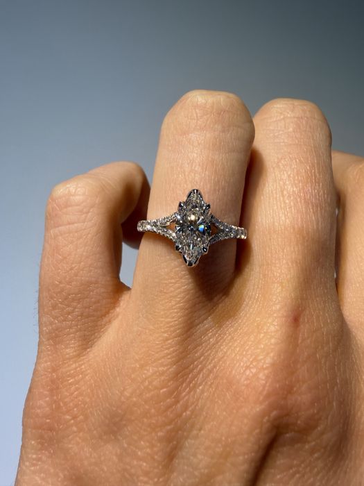 Inel de logodna aur 10K si moissanite