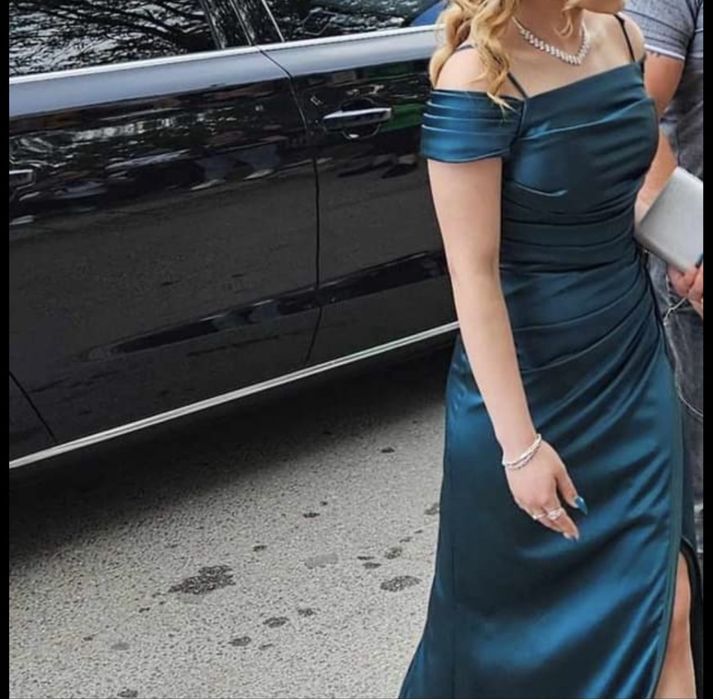 Бална сатенена рокля цвят тюркоаз