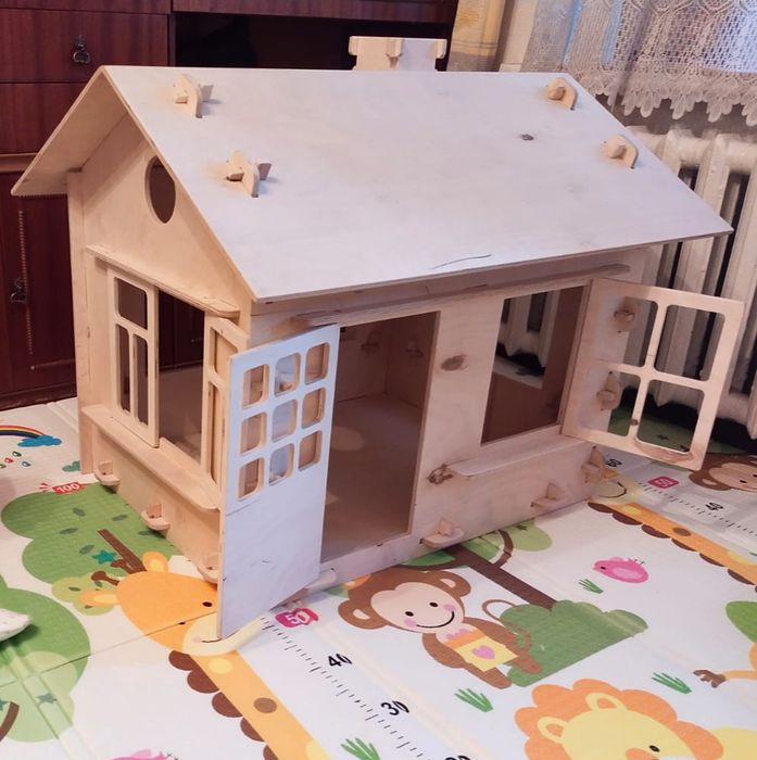 Деревяный детский домик