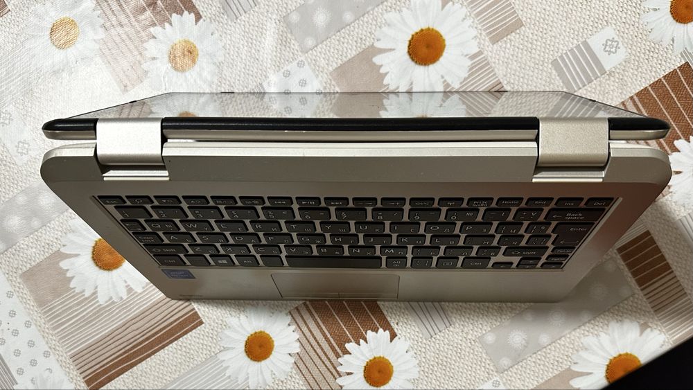 TOSHIBA Satellite Radius 11 L10W