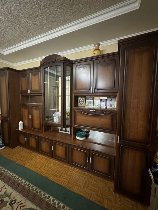 Продам стенку в гостинную срочно