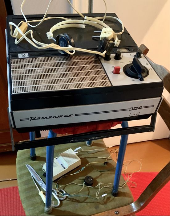 Переносной катушечный магнитофон "Романтик-304"