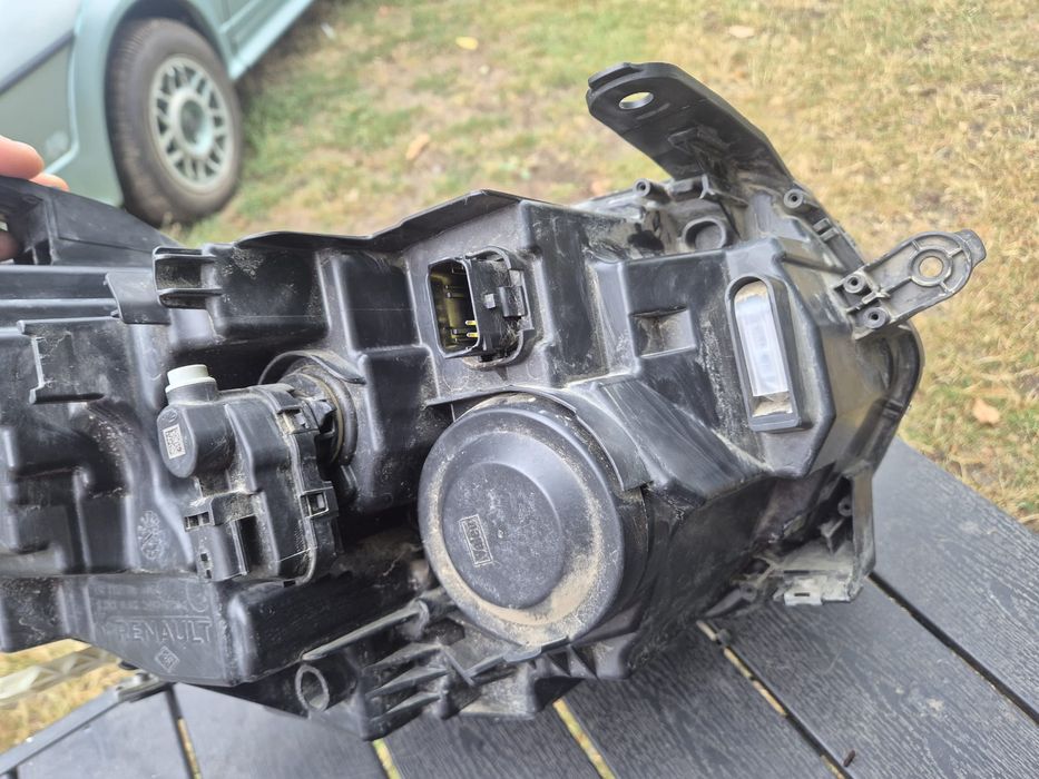Far original Dacia Duster 2021 2024 fara defecte sau accidente ( nu merge led ul)in rest este perfect  schimbat pe casco