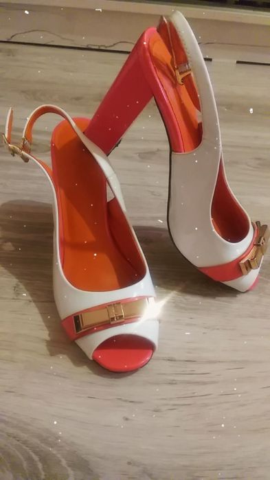 Босоножки 2 пары за 4000