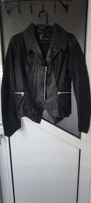 Пролетно черно яке