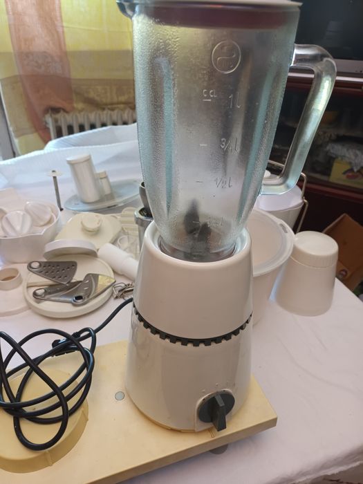 Robot de bucătarie KM8, producție est-germană