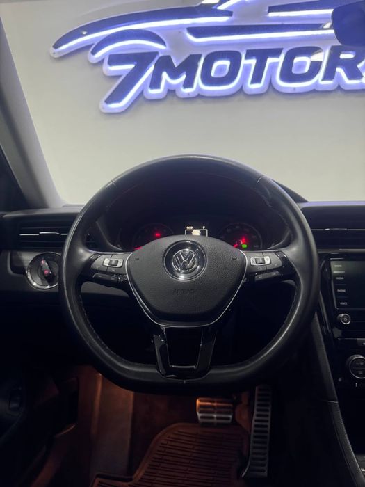 Volkswagen Passat 2.0  R-Line