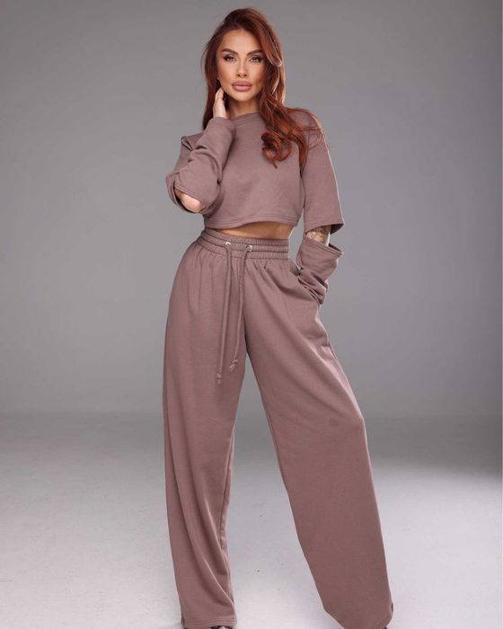 Дамски черен плюшен суитчър Junona Юнона кроп топ с качулка