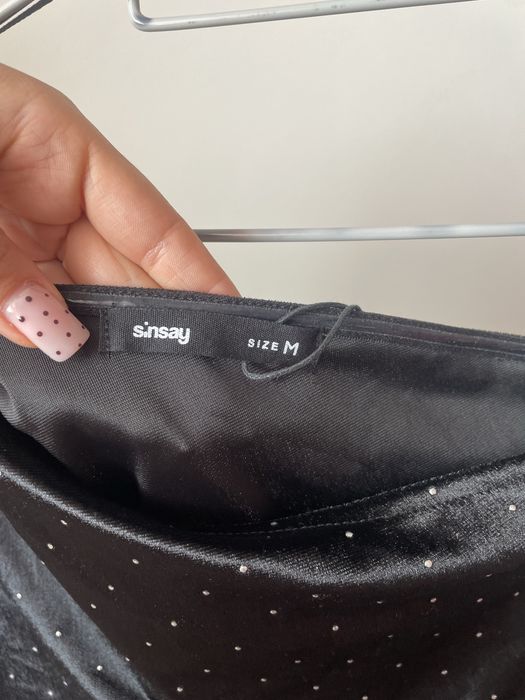 Блуза с един ръкав и камъни