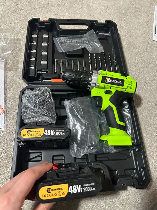 Bormasina autofiletanta noua cu 2 acumulatori si incarcatot