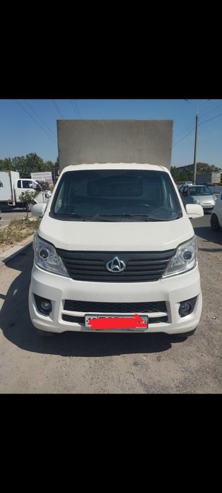 Yuk mashina xizmati bor