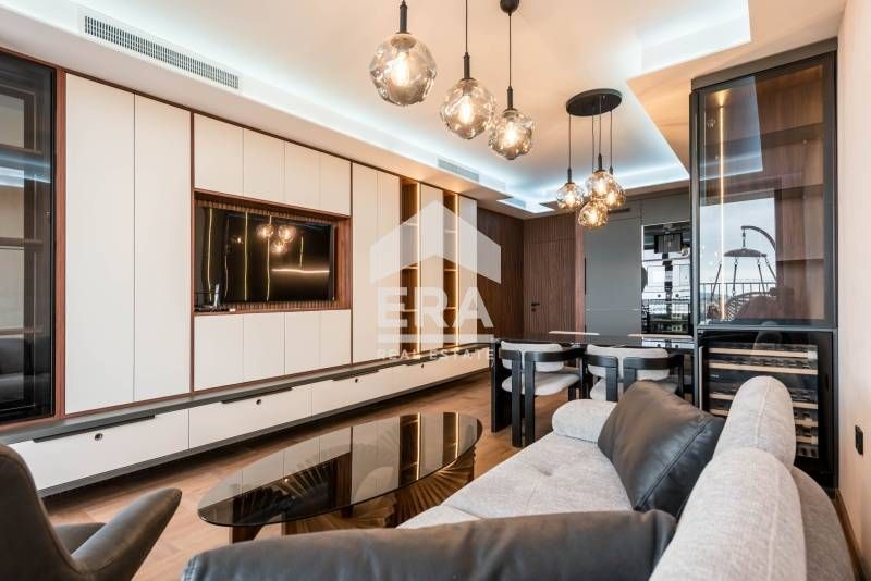 Тристаен, луксозно обзаведен апартамент за продажба, в нов жилищен ком