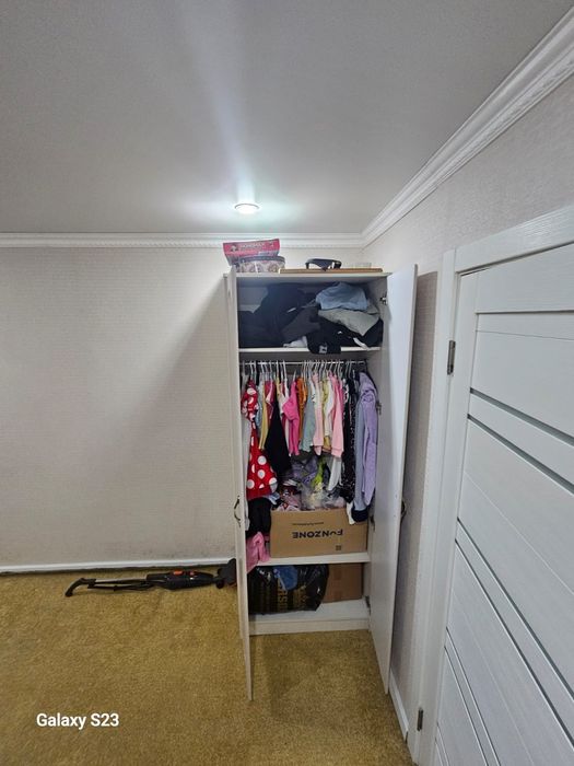 Продам шкаф и стол