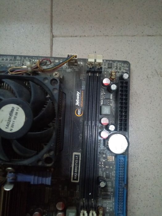 Vand ce se vede 2 placi pc