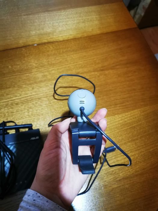 Router Wireless Asus + camera web Logitech cu cd-uri de instalare