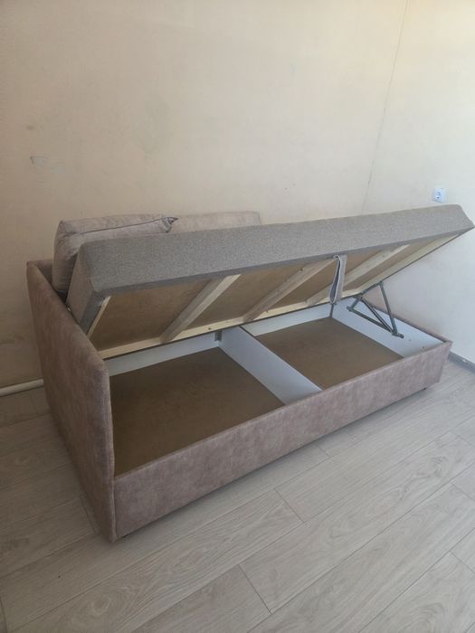 Продам Диван в хорошем состоянии