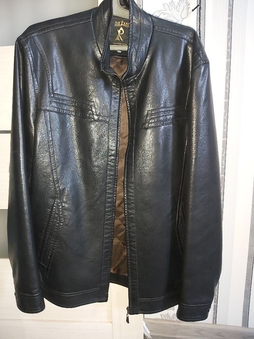 Кожаная куртка 54 размер.