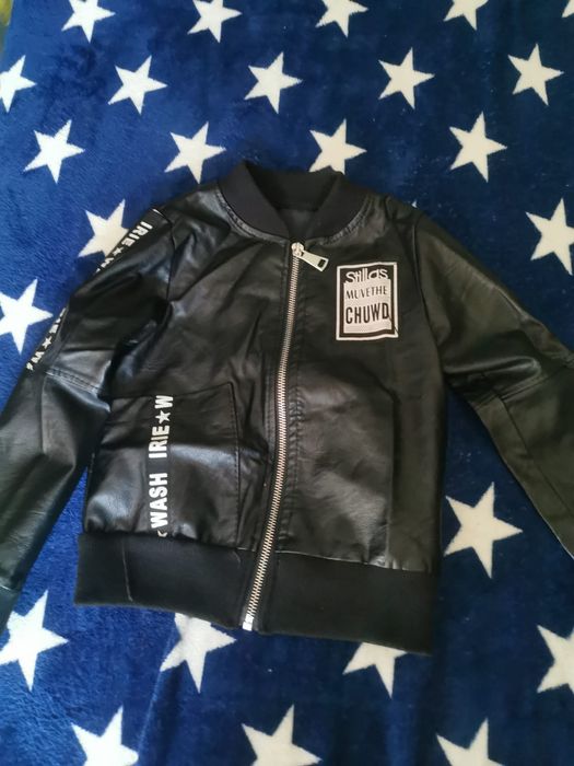 Vând un trening și o pereche de blugi + geaca piele