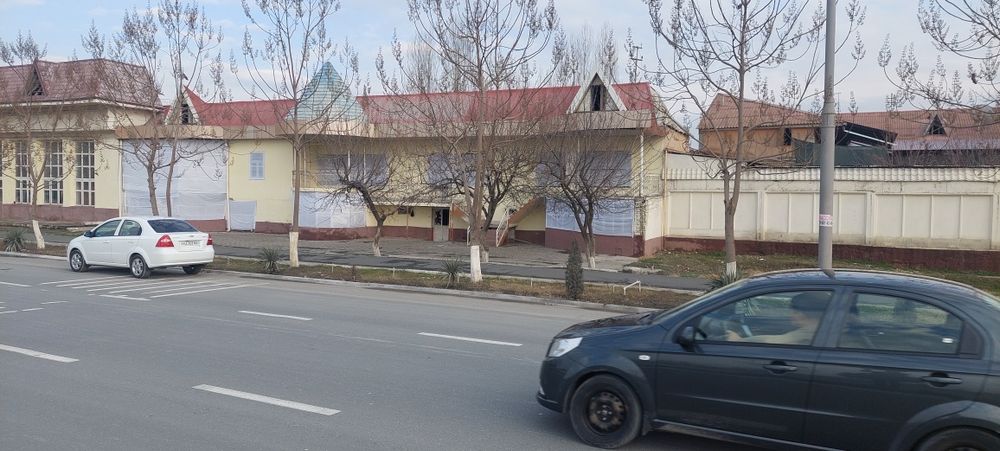 Йул буйида нотурар бино сотилади