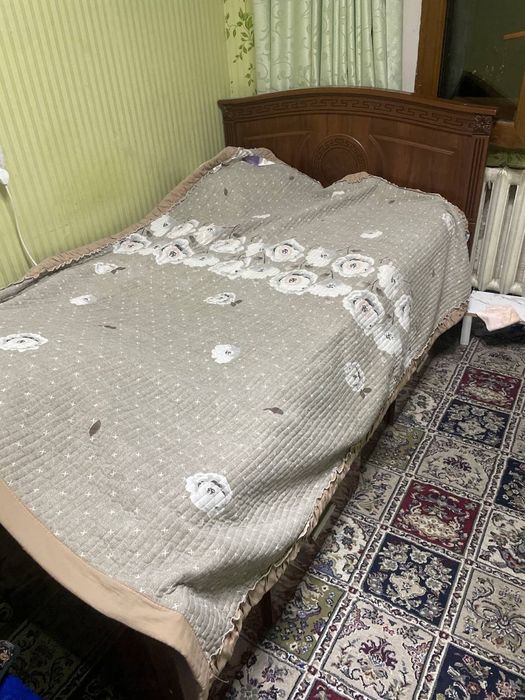 Продаю кровать 1,5 с матрасом