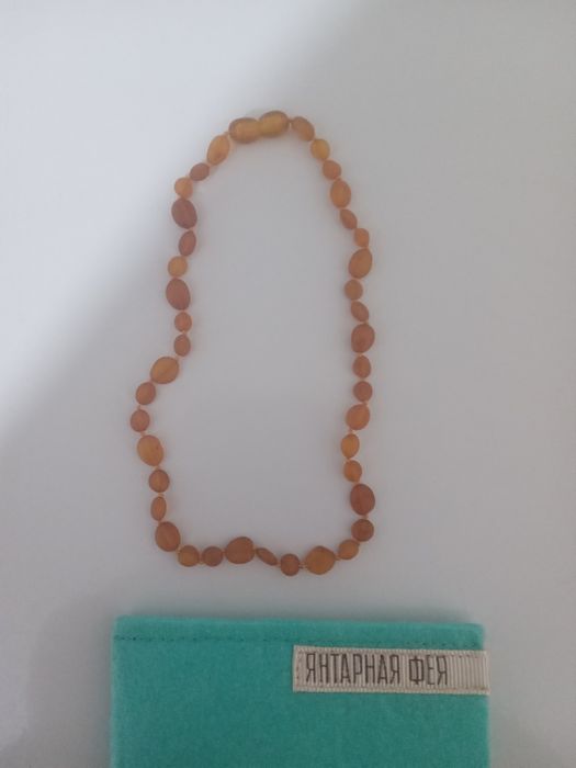 Продам янтарные бусы для малыша.