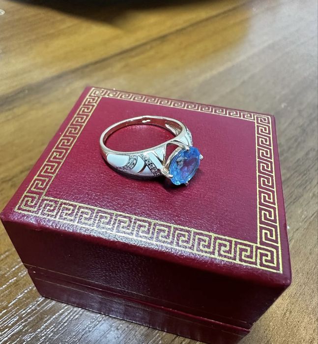 Золотое кольцо с топазом