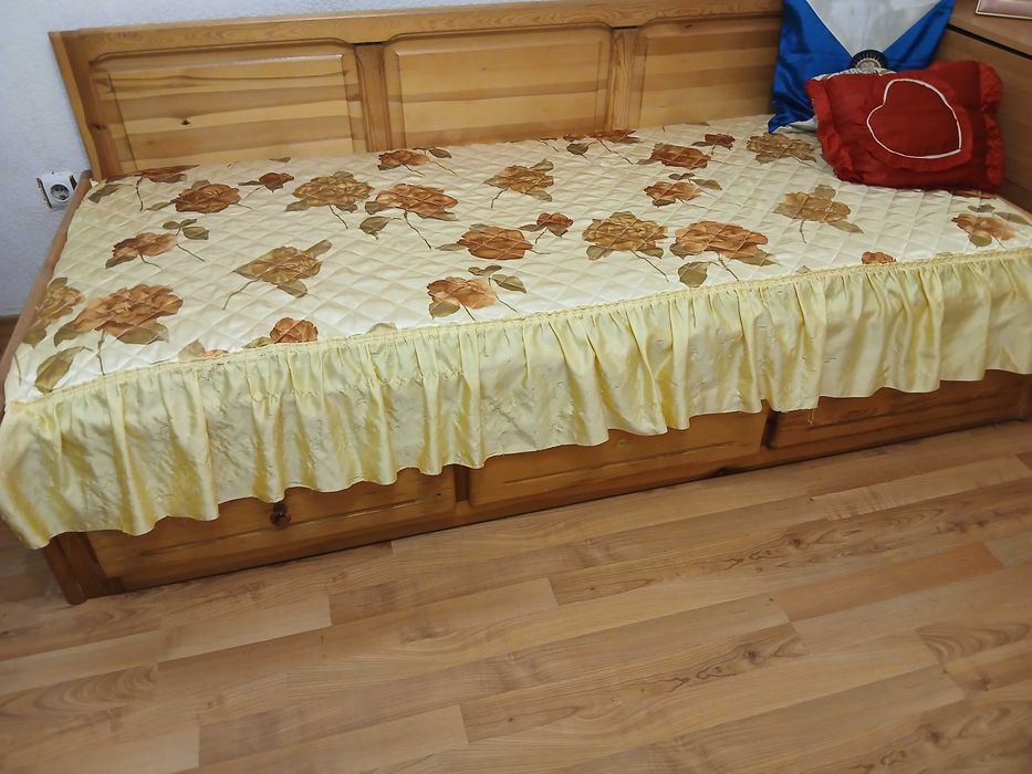 Дървено легло 350 лв ,Скрин за тв 200лв