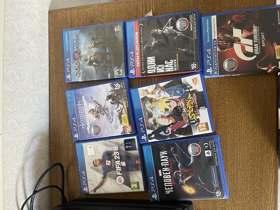 PS4 Pro 1 ТБ + 7 игр , в отличном Состоянии