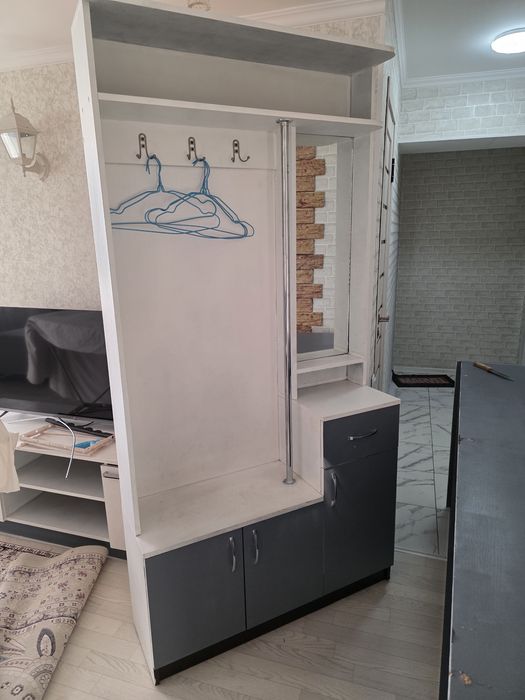 Прихожая продаётся