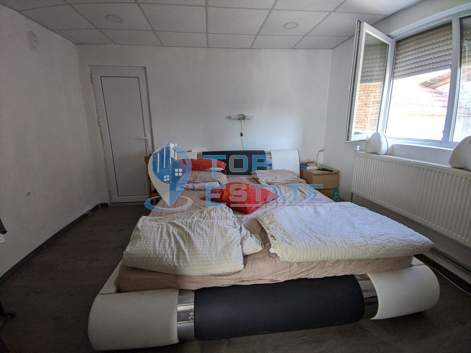 Едноетажна реновирана къща с голям двор в село Павел