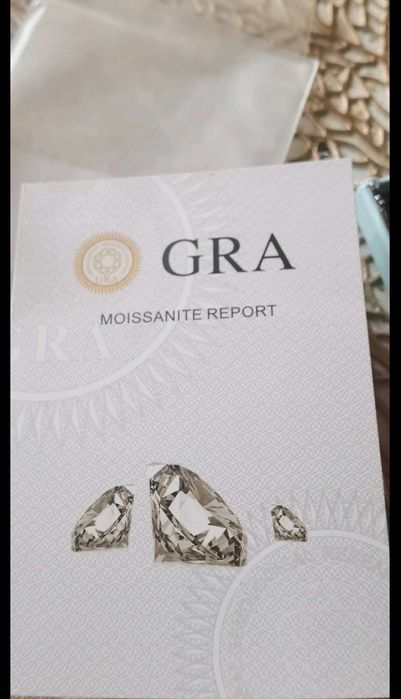 Сребърна гривна с моасанит