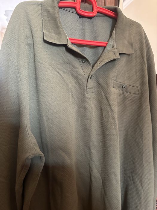 Теплая рубашка, темно зеленого цвета. На 2-3 хл размер подойдет, очень