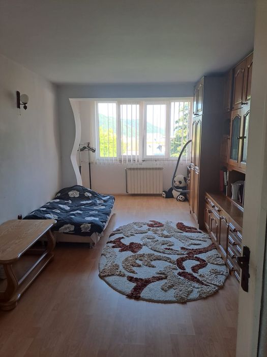 INCHIRIEZ Apartament cu 3 camere in Nasaud