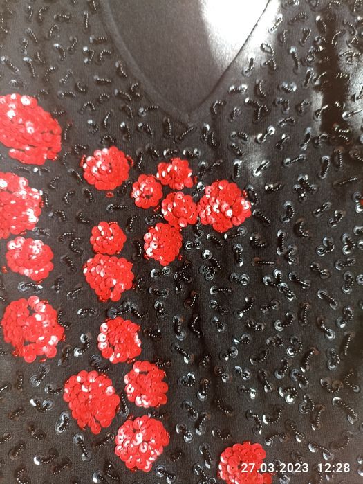 Кофта для девушек ,черная с красными цветами, биссер