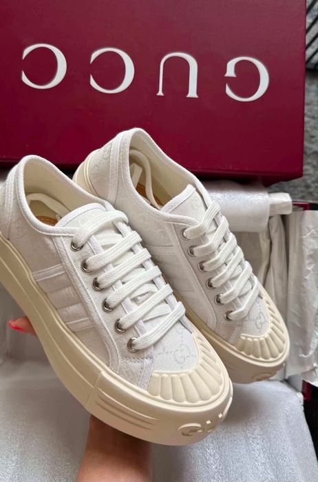 Обувки Gucci в номер 40
