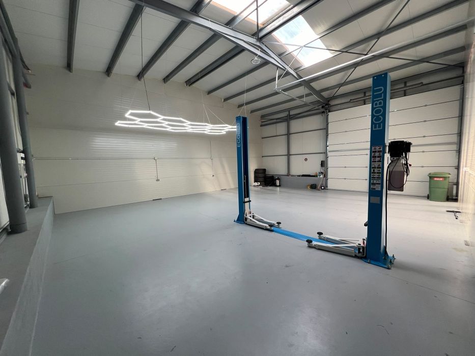 Inchiriez garaj / atelier de mecanica