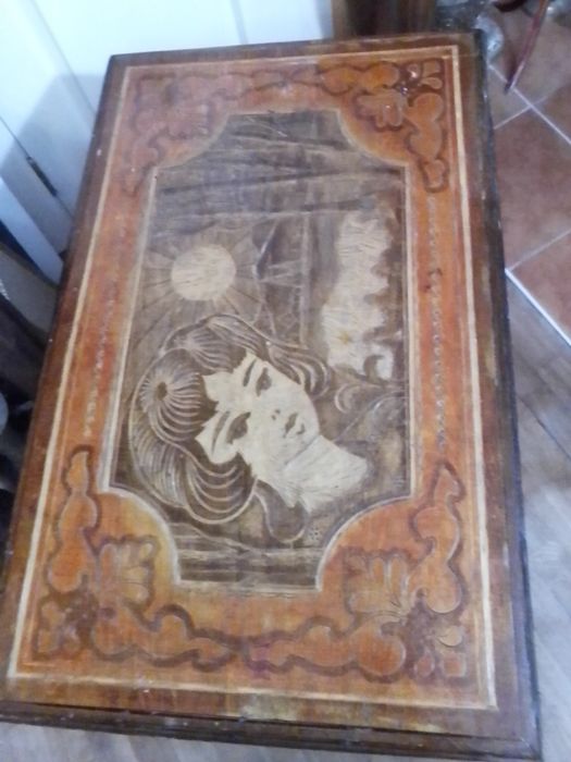 Стол невысокий . Раритет