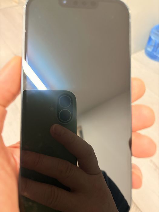 Vând iphone 13 si incarcator