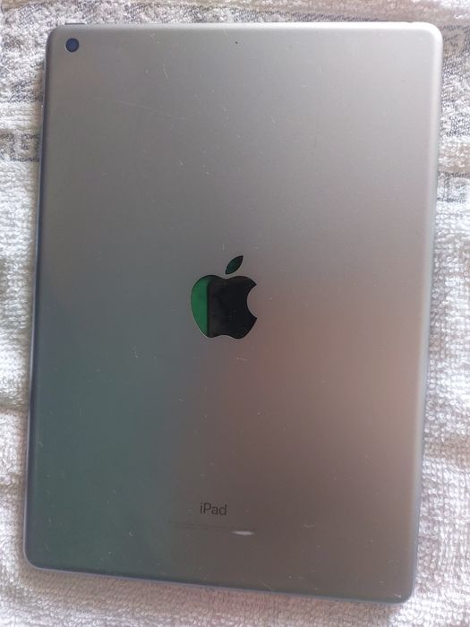 Vand iPad generația a 6 a