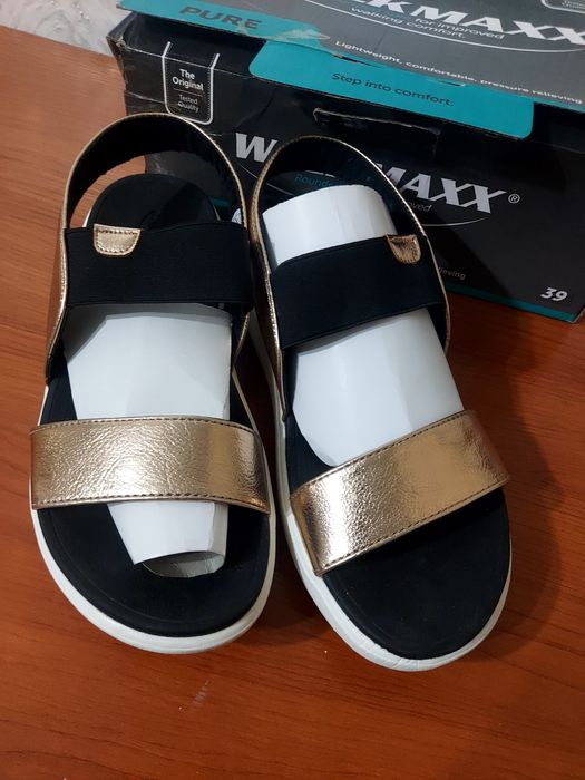 Продам новые босоножки