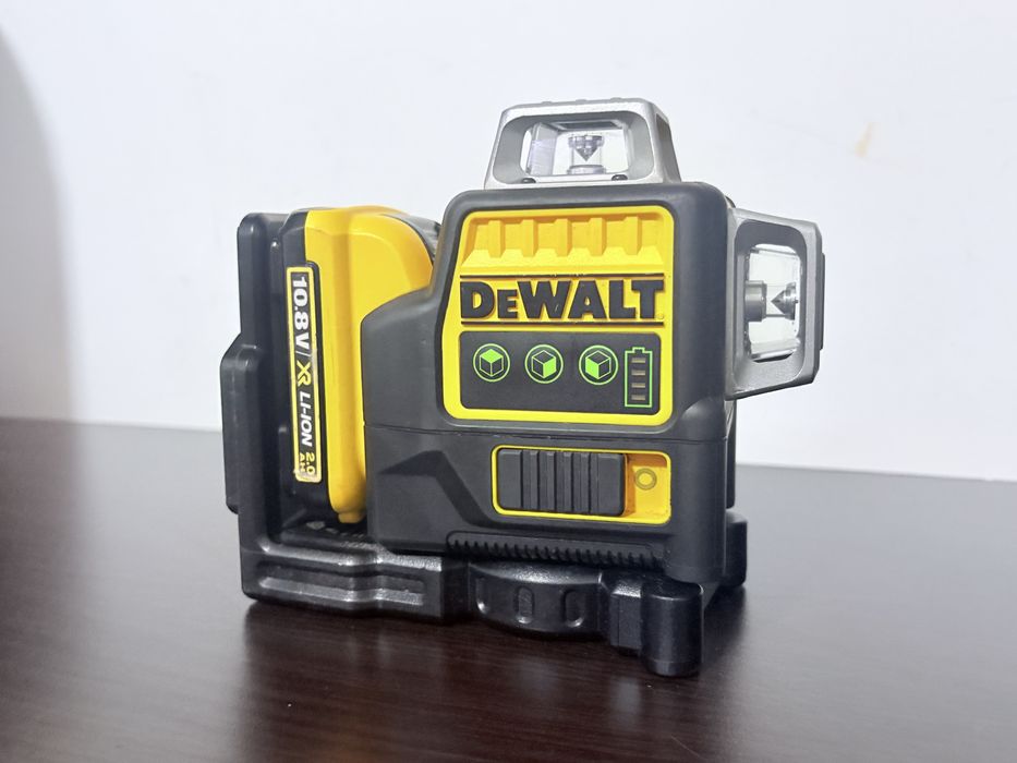 De vânzare Nivelă Laser DEWALT cu laser verde – Stare foarte bună