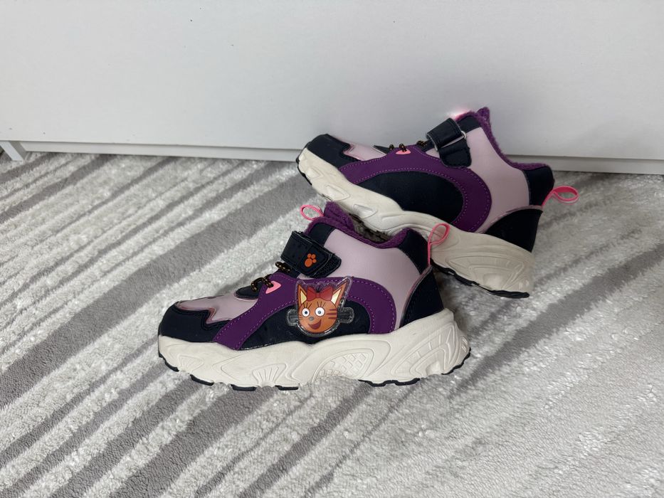 Кроссовки три кота