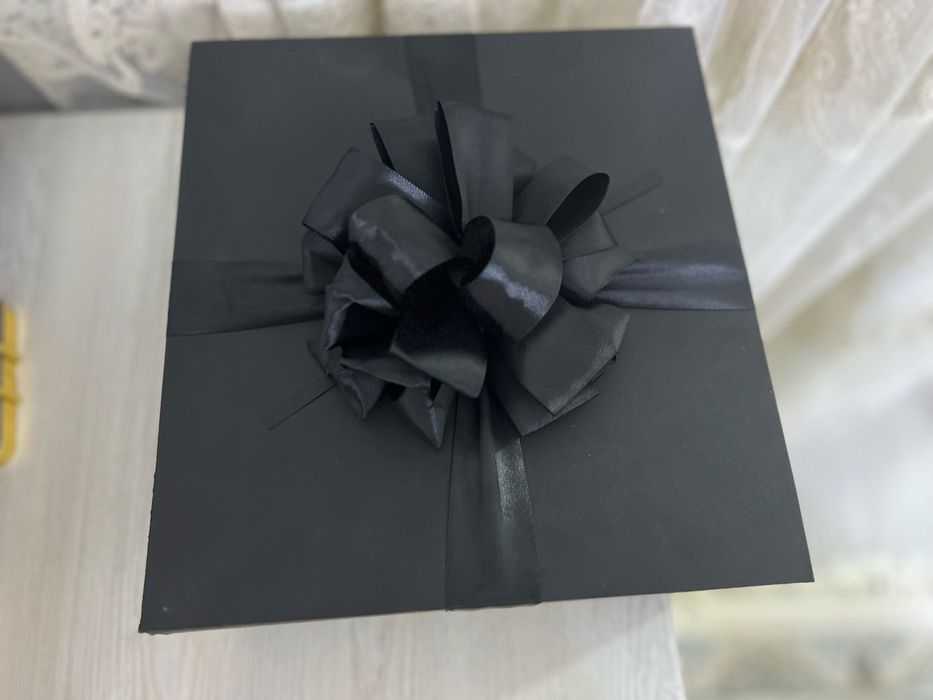 Коробка для подарок размер 28смна 28 см.высота 12 см