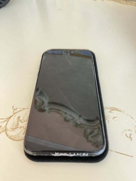 iPhone 11 64 ГБ в хорошем